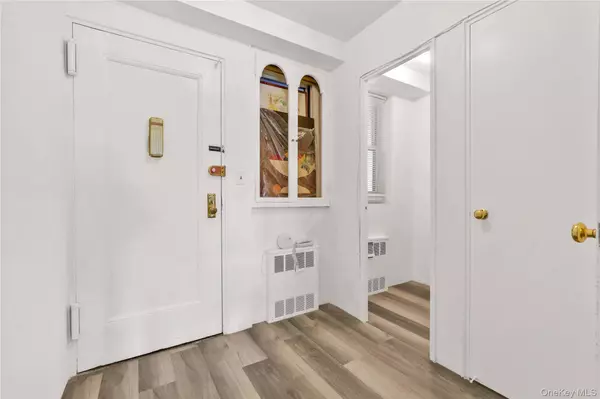 Jackson Heights, NY 11372,35-51 85th ST #5N