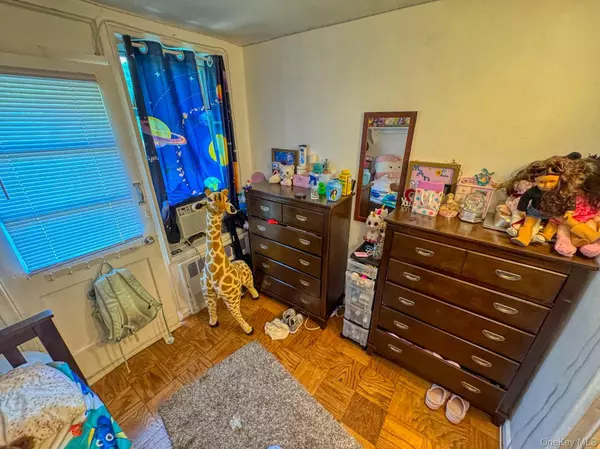 Rego Park, NY 11374,66-10 Thornton PL #1P