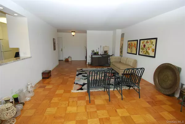 Floral Park, NY 11005,26910 Grand Central Parkway #31G