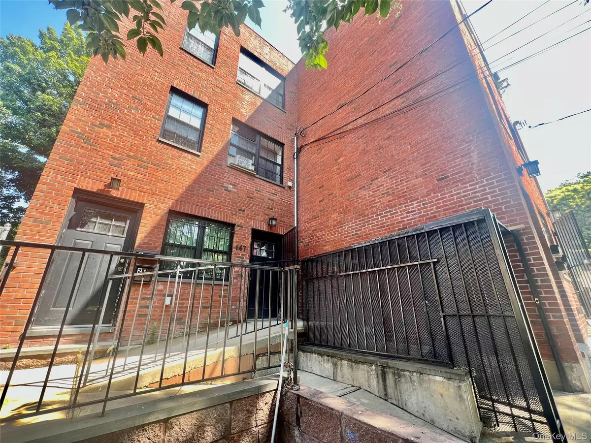 Staten Island, NY 10301,143 Scribner AVE #1Fl-Retail; 2F-Apt; 3FlAp