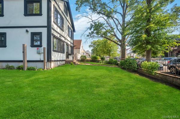 Queens Village, NY 11429,99-03 207th ST