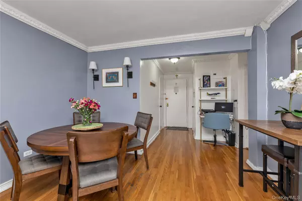 Kew Gardens, NY 11418,13111 Kew Gardens RD #2F