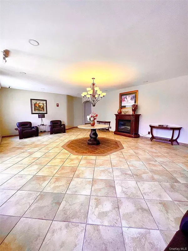 Suffern, NY 10901,5 Oakdale MNR #B18