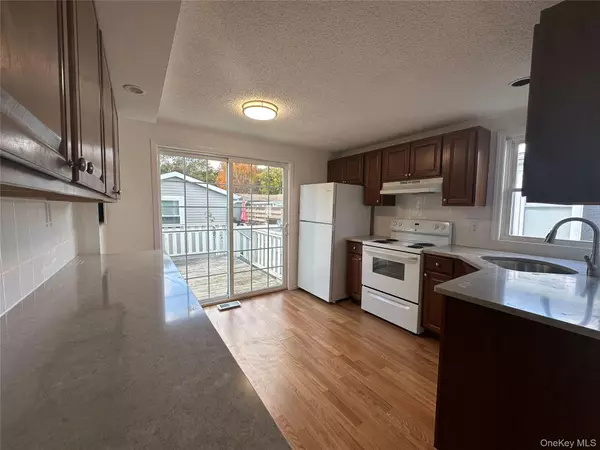 Manorville, NY 11949,57 Dogwood LN