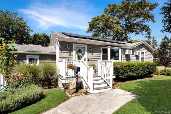 460 Maple AVE, Patchogue, NY 11772