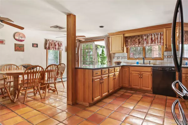 South Setauket, NY 11720,12 Elk LN