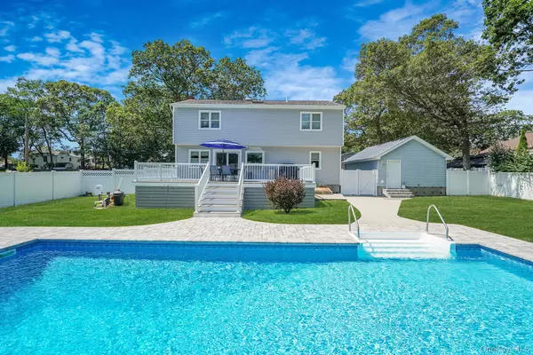 Selden, NY 11784,221 Magnolia DR