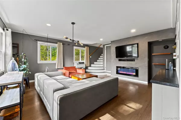 Carmel, NY 10541,33 Curry RD