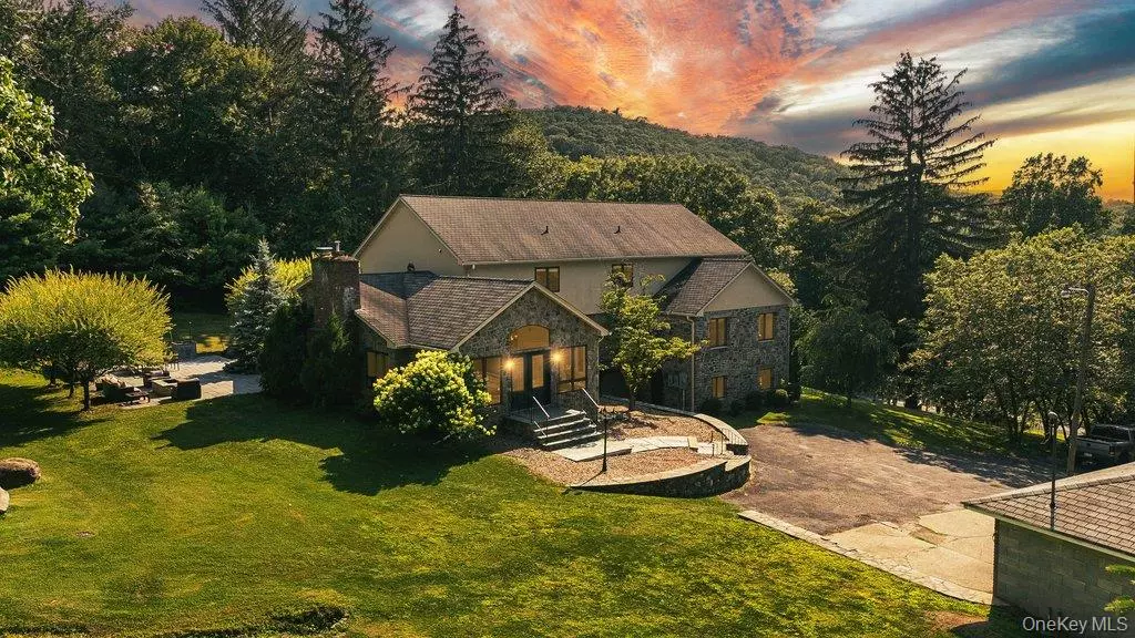 Central Valley, NY 10930,237 Mineral Springs RD