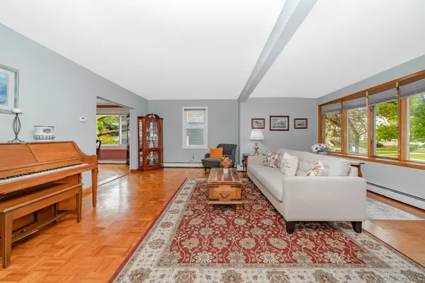 Bellmore, NY 11710,118 Linden ST