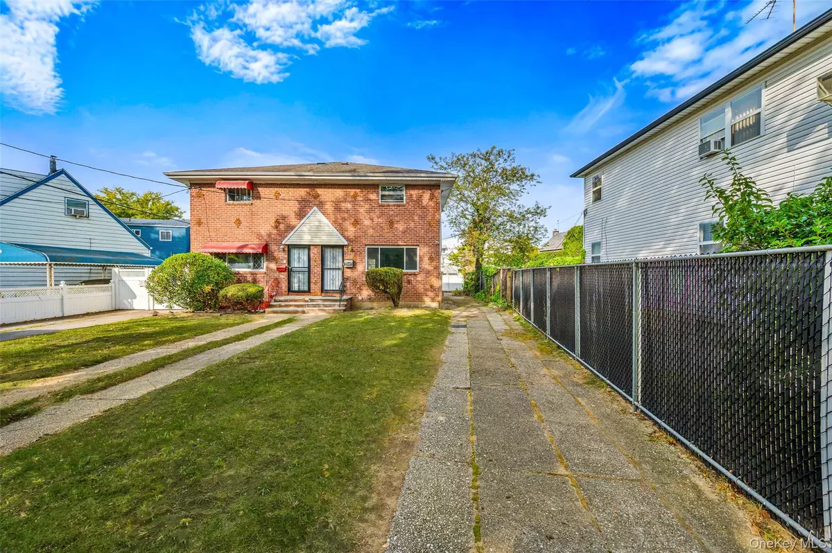 Saint Albans, NY 11434,132-18 Farmers BLVD