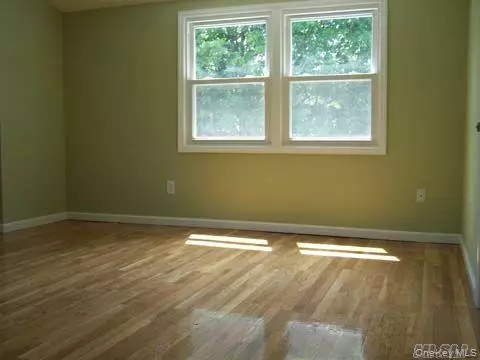New Hyde Park, NY 11040,1987 Lakeville RD