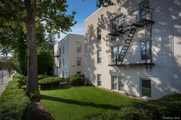 109 Bevelander PL #109, West Sayville, NY 11796