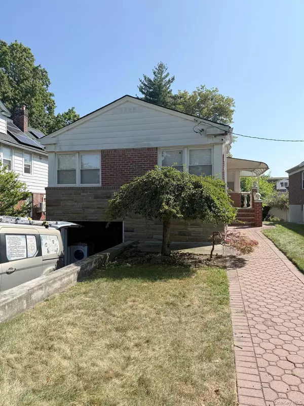 Jamaica Estates, NY 11432,8043 Utopia Pkwy