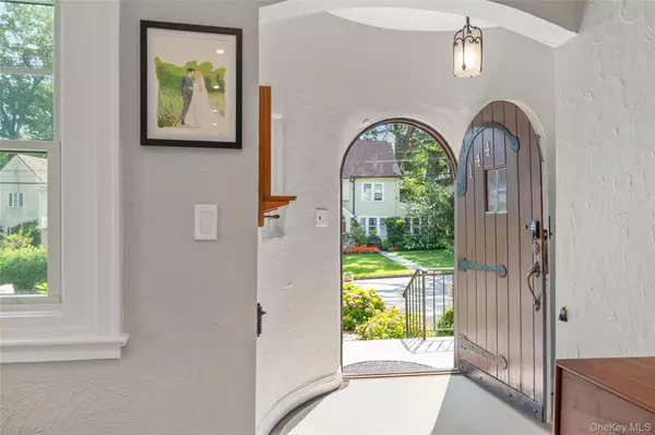 Mount Vernon, NY 10552,144 Douglas PL