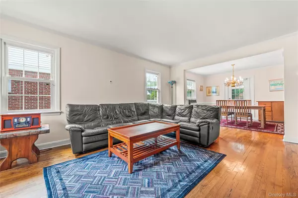 Fresh Meadows, NY 11366,7548 195th ST