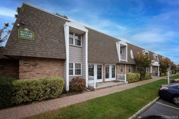 34 Mainsail DR #3-34, Patchogue, NY 11772