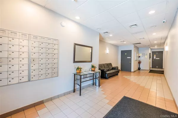 Bayside, NY 11361,21302 42nd AVE #8D
