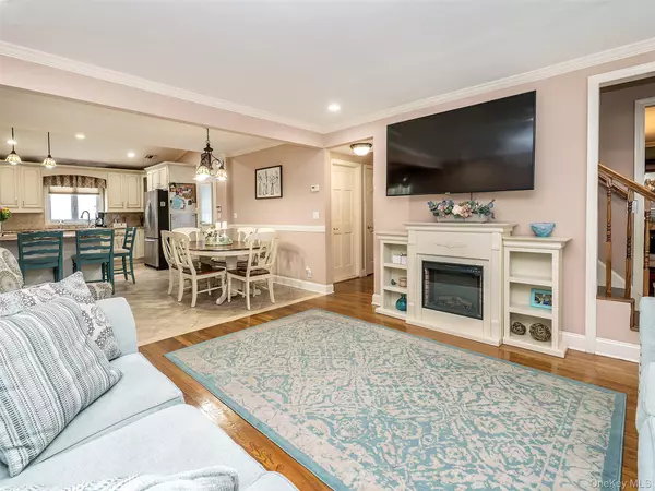 Albertson, NY 11507,114 Dorset AVE