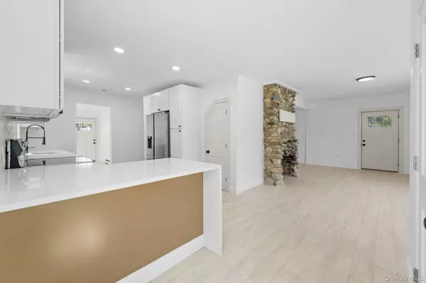 Baldwin, NY 11510,3322 Parkway DR