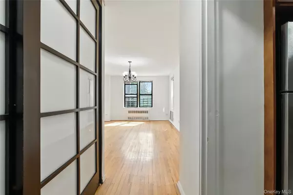 Bronx, NY 10467,665 Thwaites PL #4V