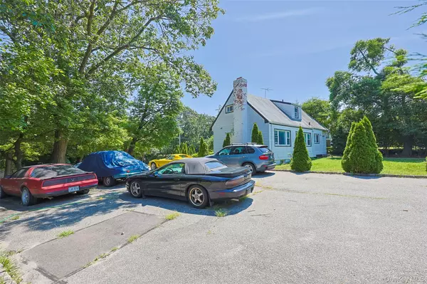 Flower Hill, NY 11576,84 Middle Neck RD