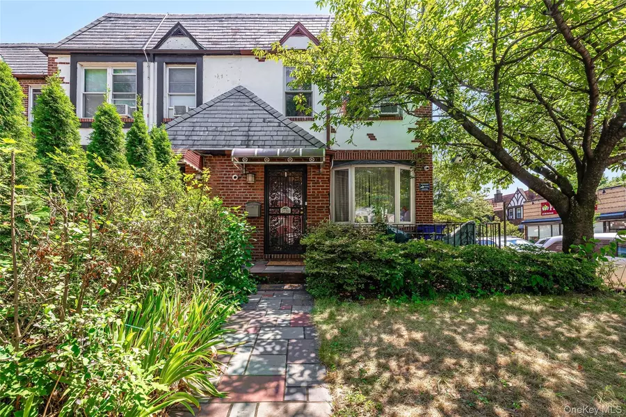 72-89 Yellowstone BLVD, Forest Hills, NY 11375