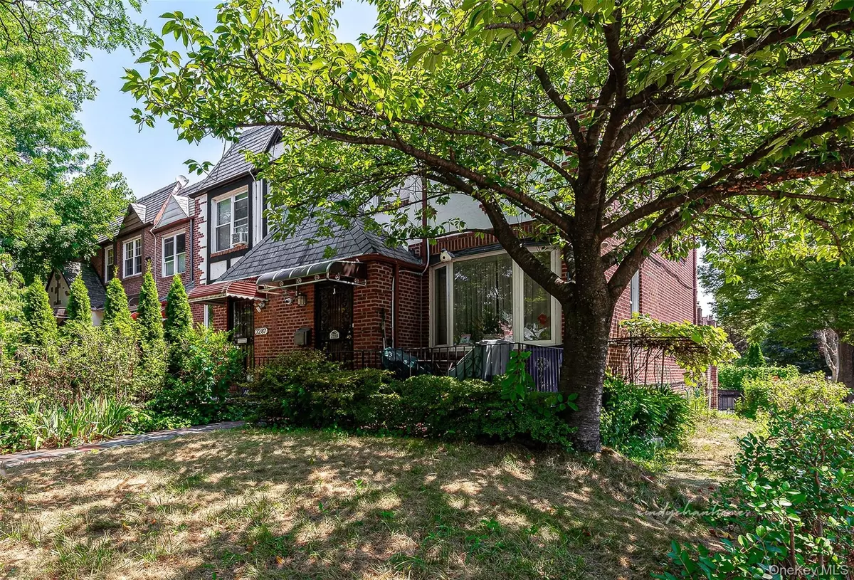 Forest Hills, NY 11375,72-89 Yellowstone BLVD