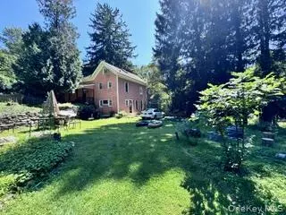 Airmont, NY 10952,456 Saddle River RD