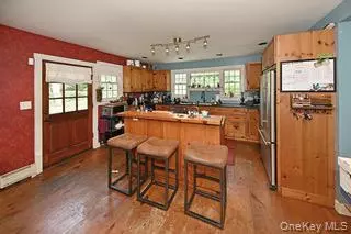 Airmont, NY 10952,456 Saddle River RD