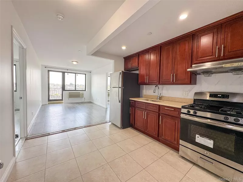 7026 Queens BLVD #7F, Woodside, NY 11377