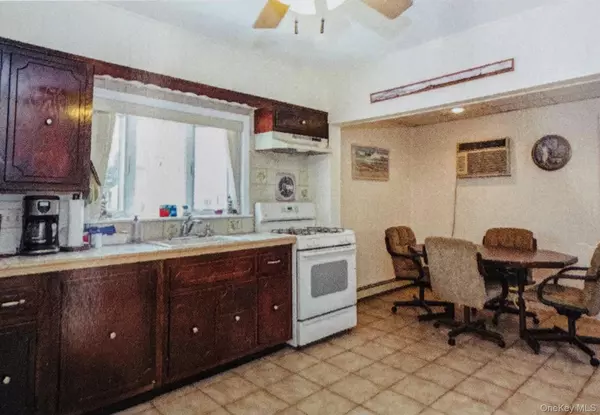 Elmont, NY 11003,231 Lucille AVE #1