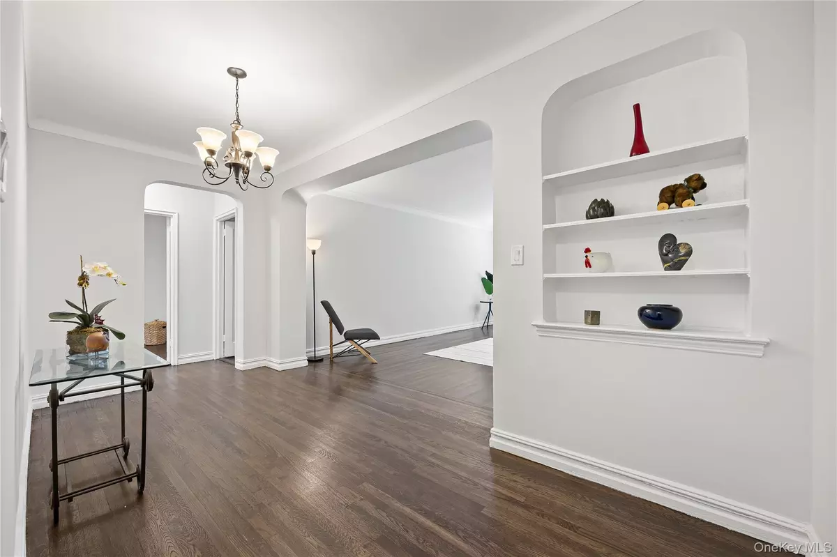 Jackson Heights, NY 11372,3535 75th ST #208