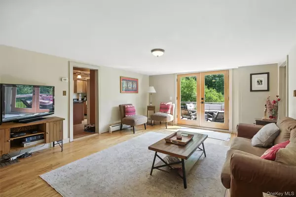 New Paltz, NY 12561,442 S Ohioville RD