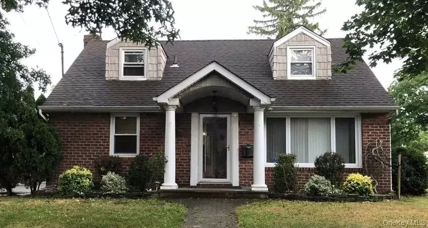 1702 Aladdin AVE, New Hyde Park, NY 11040