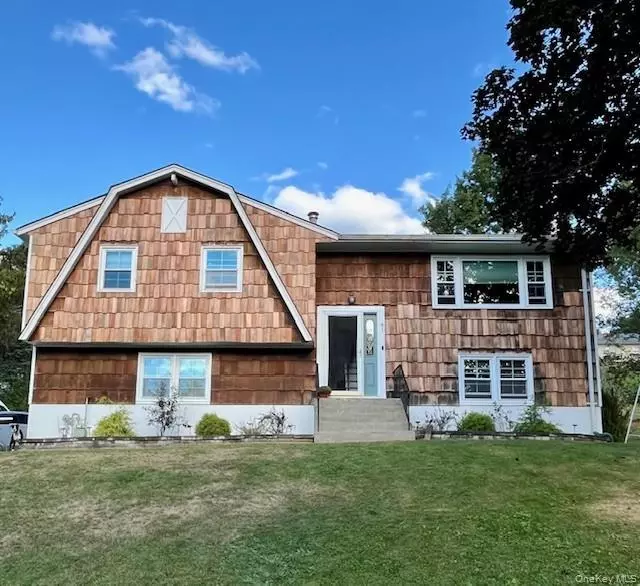 61 Southern LN, Warwick, NY 10990