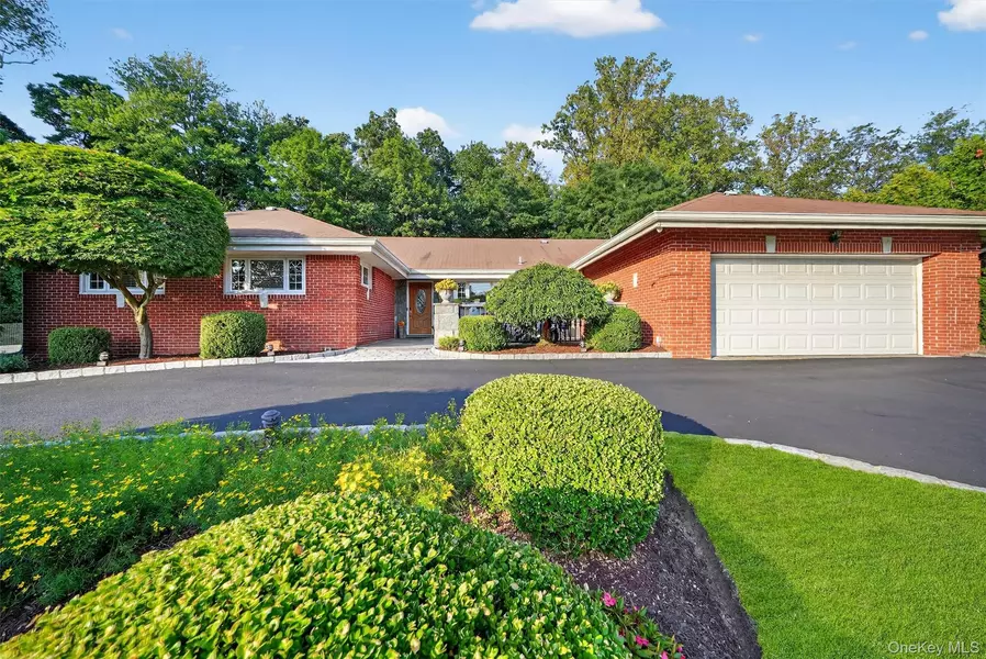 15 Lakeshore DR, Eastchester, NY 10709