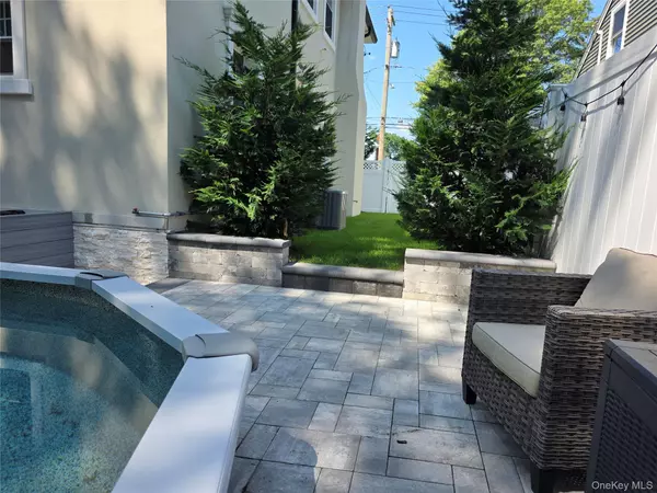 Oceanside, NY 11572,2593 Loftus AVE