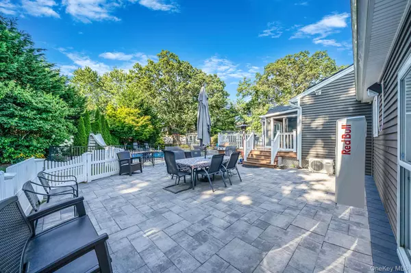 West Babylon, NY 11704,7 Rosella CT