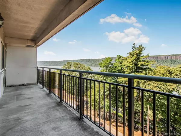 Yonkers, NY 10701,1020 Warburton AVE #8F