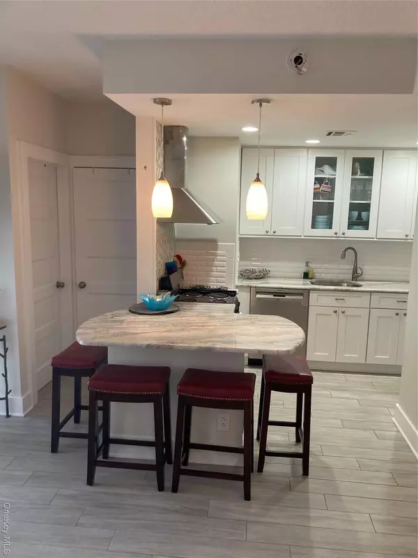 Long Beach, NY 11561,780 W Broadway #2E