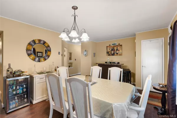 Wantagh, NY 11793,1605 Henry RD
