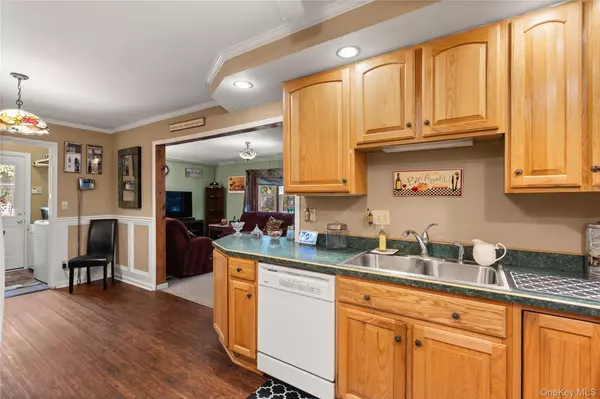 Wantagh, NY 11793,1605 Henry RD