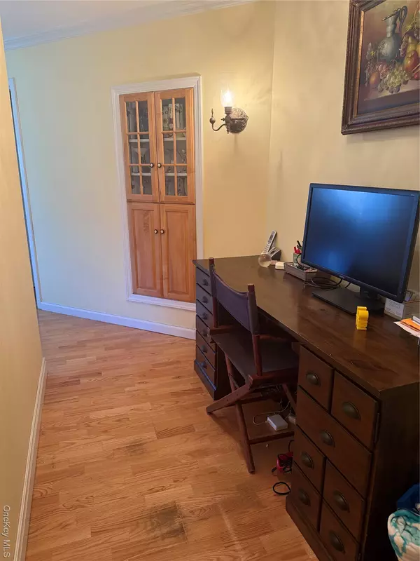 Long Beach, NY 11561,780 W Broadway #2D