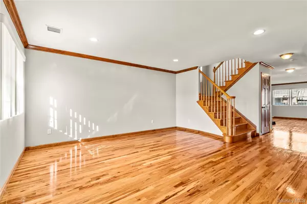 Elmont, NY 11003,1332 Star AVE