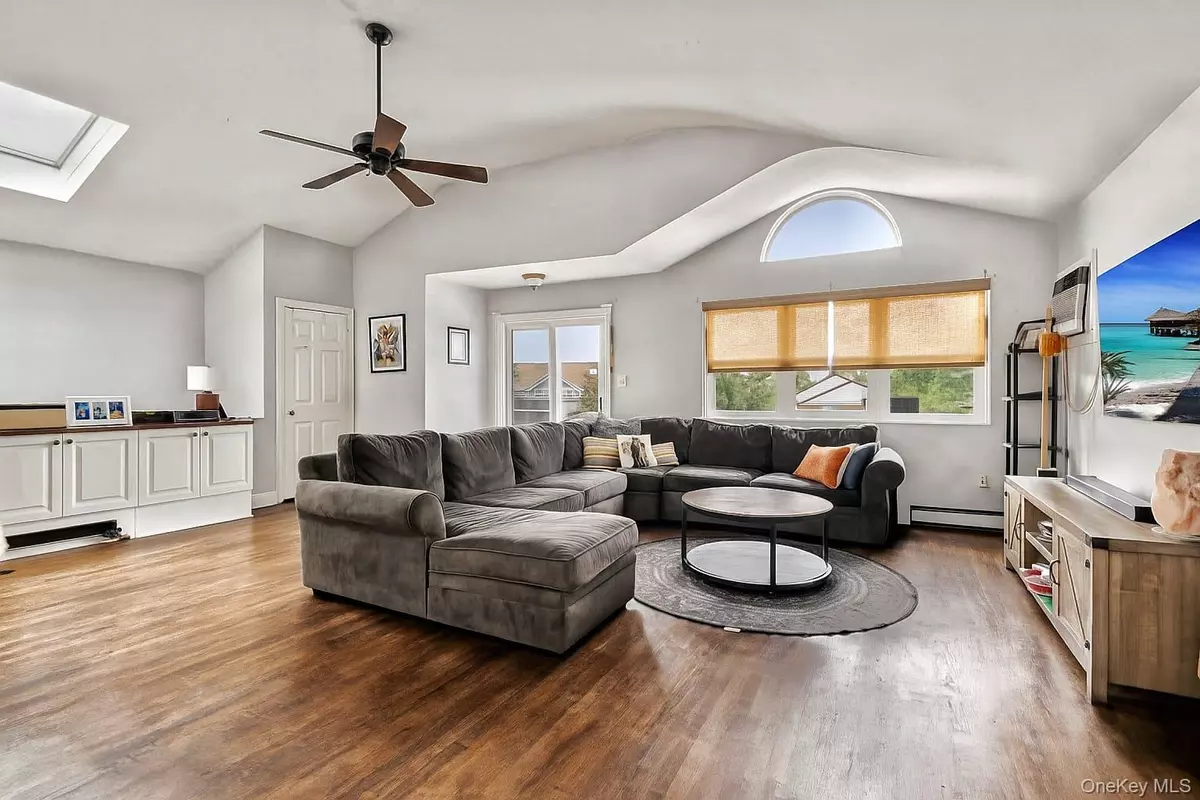 Long Beach, NY 11561,318 E Olive ST