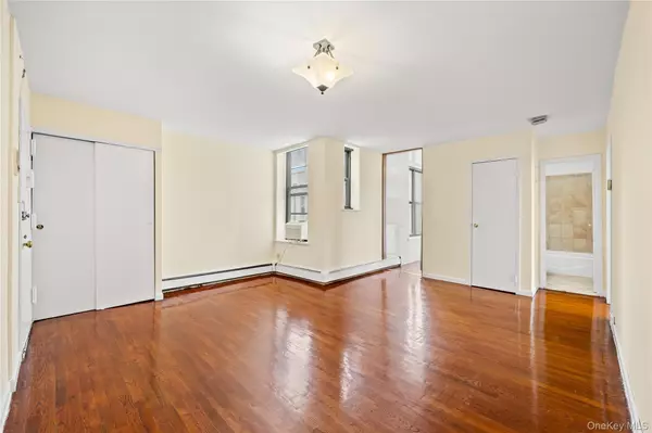 Long Island City, NY 11106,1423 31st AVE #4E