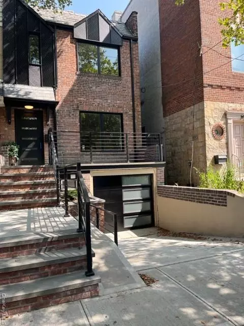 Astoria, NY 11106,31-59 30 ST