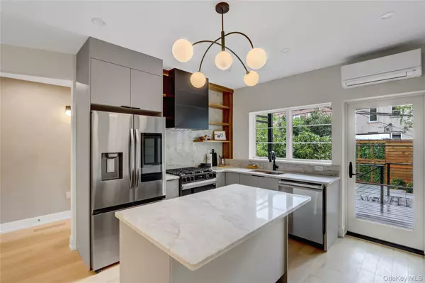 Astoria, NY 11106,31-59 30 ST