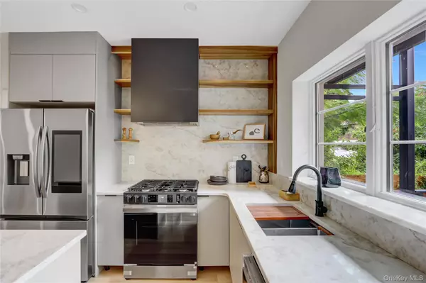 Astoria, NY 11106,31-59 30 ST